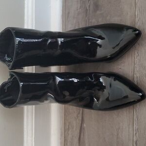 Stylish Black Pointed Toe Faux Leather Boots! Sz. 6!